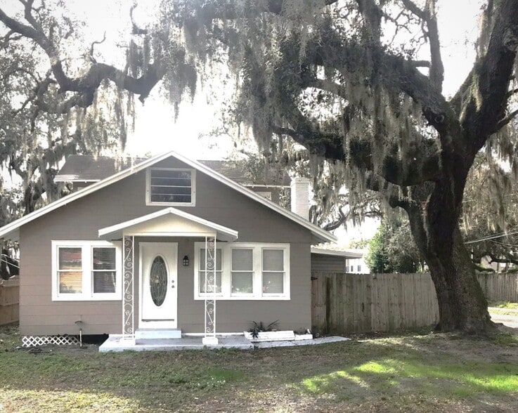 Front of house - 2216 W Woodlawn Ave