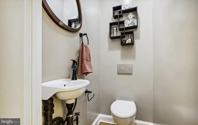 Building Photo - 1770 Hobart St NW