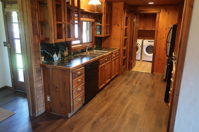 Building Photo - 3601 10th St SE