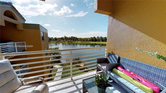 Building Photo - 9735 Fontainebleau Blvd