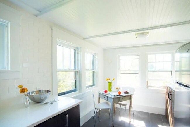 Building Photo - 1528 Mapleton Ave