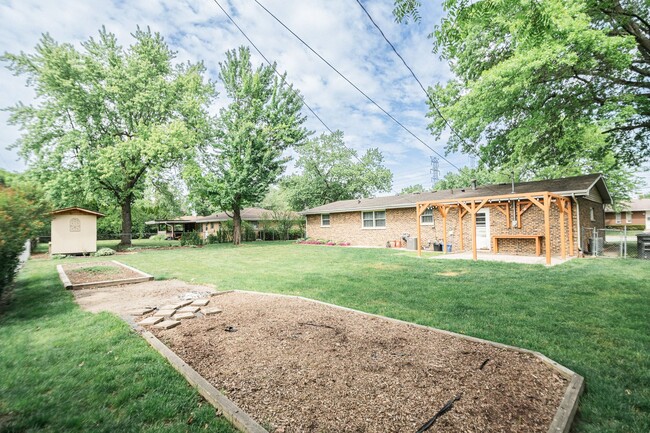 Building Photo - 3 bed 2 bath Ranch in Hobart