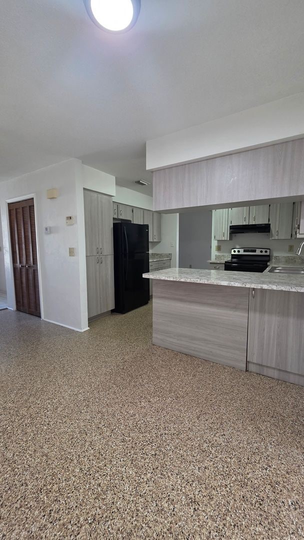 Building Photo - 3 Bedroom 2 Bath Home with a 2 car garage in Fairway Estates