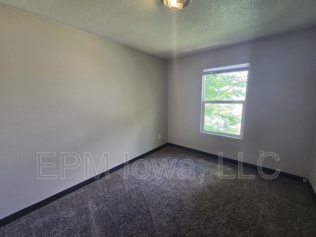 Building Photo - 64 Miller Ave SW