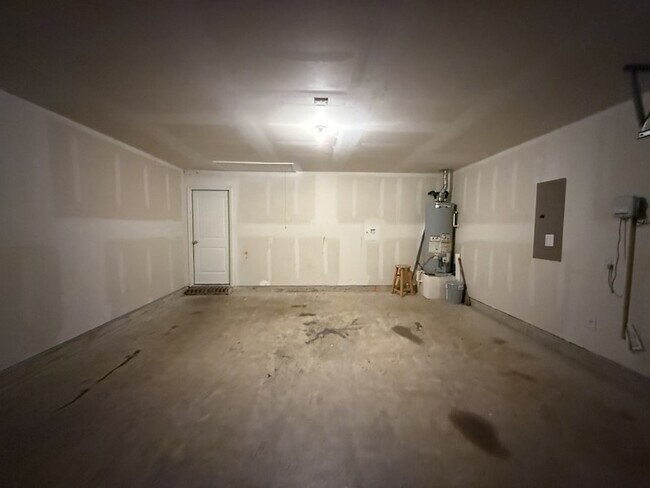 Building Photo - 413 Everglades St