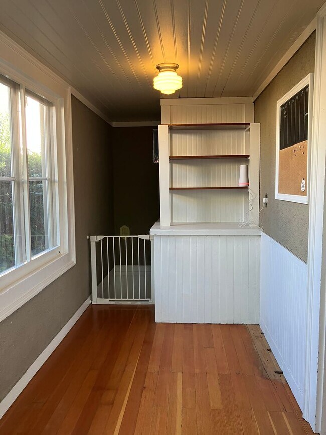 Building Photo - Charming Craftsman 2-Bedroom Home with Upd...
