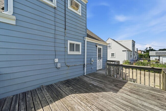 Building Photo - 829 N Roy Ave