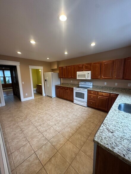 Building Photo - 14 Mishawum Rd