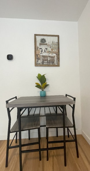 Building Photo - 801 Maxwell Ave