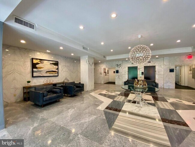 Building Photo - 730 24th St NW