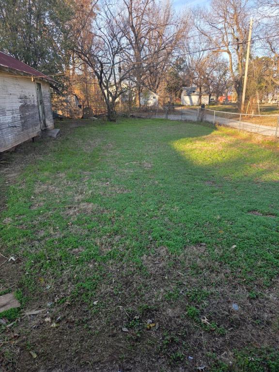 Building Photo - 605 Ivanhoe St