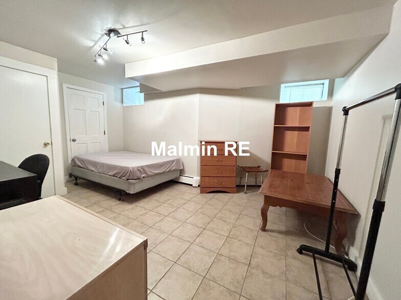 Building Photo - 75 Hillside St