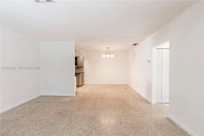 Building Photo - 565 NE 160th Terrace