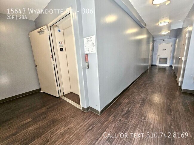 Building Photo - 15643 Wyandotte St