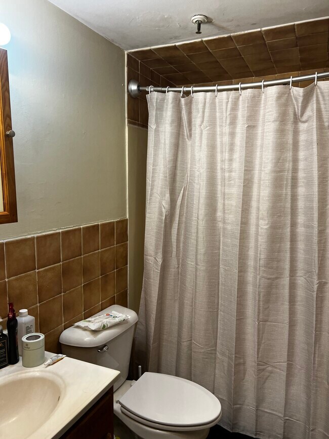 Building Photo - 153 Main St