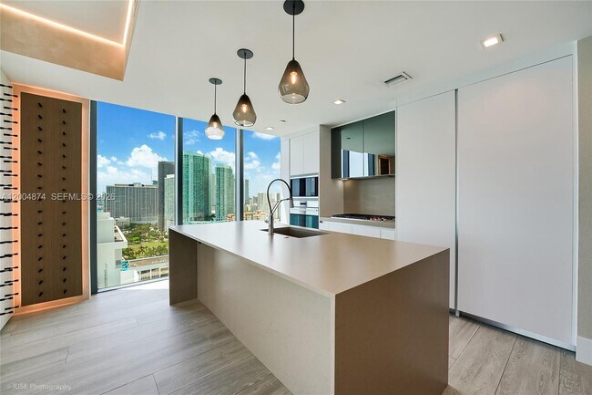 Building Photo - 788 NE 23rd St