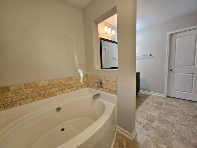 Building Photo - 513 Colony Lakes Dr