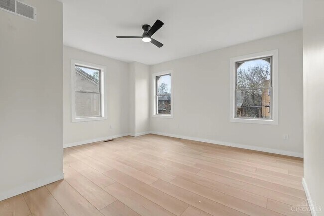Building Photo - 4140 Kirby Ave