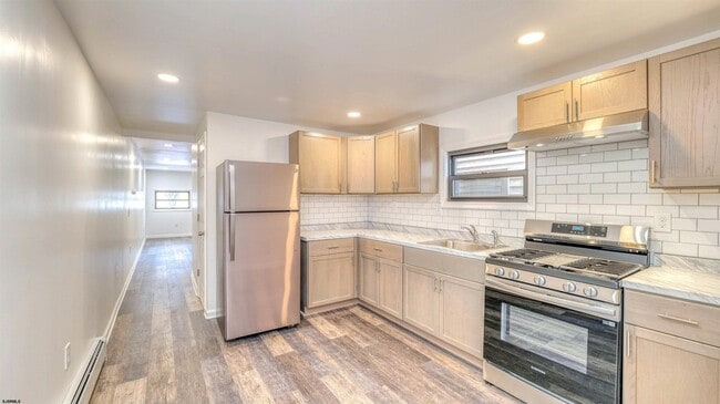 Building Photo - 2637 Arctic Ave