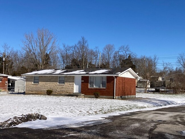 Building Photo - ALL Brick ** 1-level ** Corner Lot