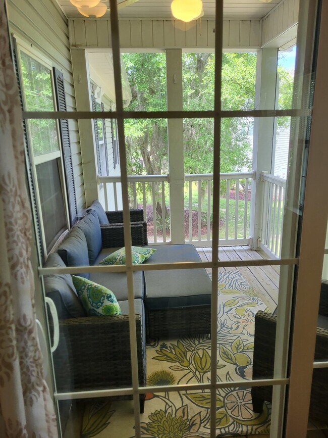 Building Photo - 407 S Elgin Ct