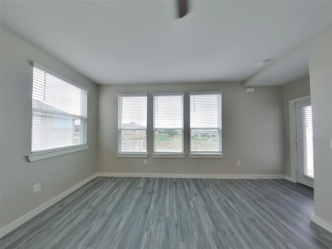 Building Photo - 609 Raglands Rd