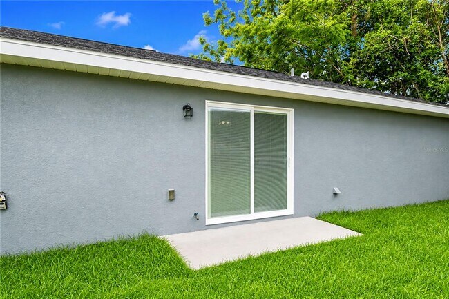 Building Photo - 510 SW 15th Ave