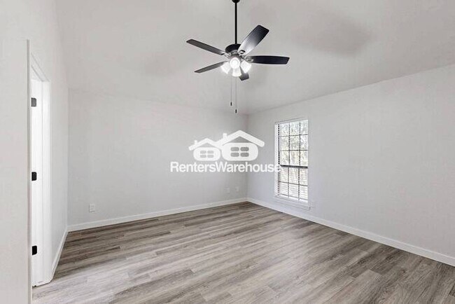 Building Photo - MOVE IN READY Rare Carrollton Home