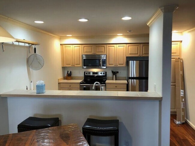 Building Photo - Fresh & Contemporary 1 bed, 1 bath with la...
