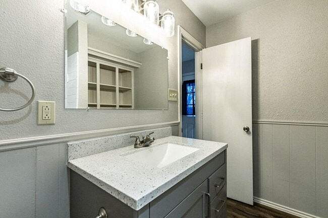 Building Photo - 7005 Geneva Ave