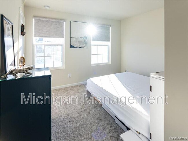 Building Photo - 1434 Superior Dr