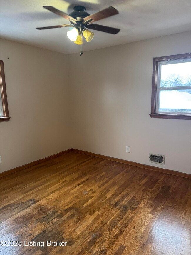 Building Photo - 4019 Lomond Dr