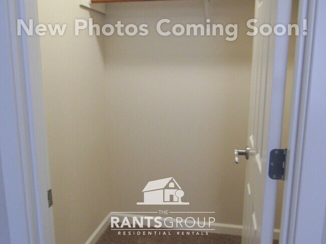 Building Photo - Fantastic Neighborhood! Easy Commute to JBLM!