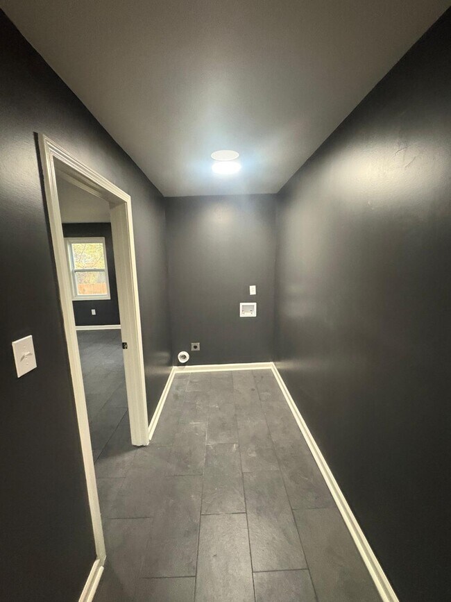 Building Photo - 1009 Cella St