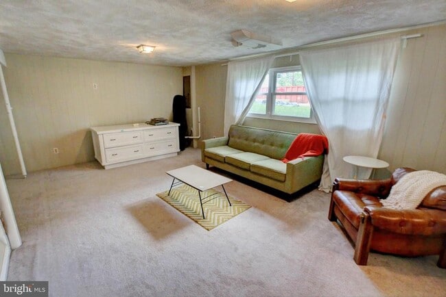Building Photo - 2703 Dawn Dr