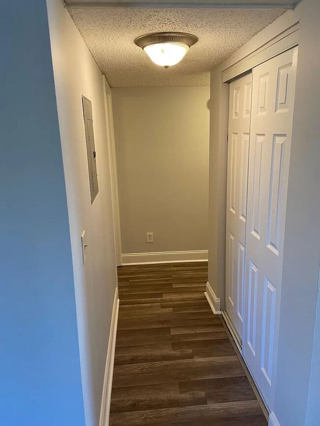 Building Photo - Lovely 2 bedroom 2 Bath:  50% off first Mo...