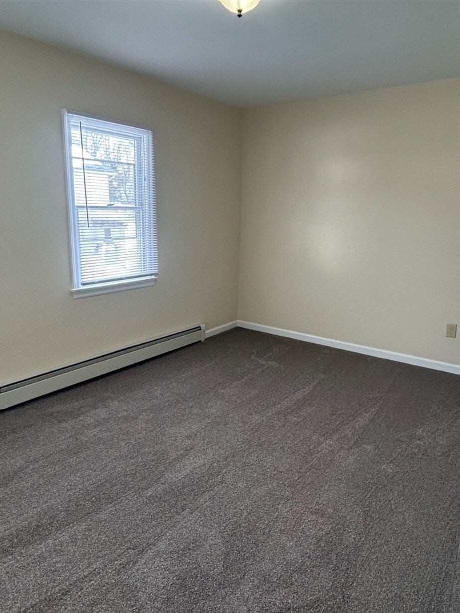 Building Photo - 226 Crane St