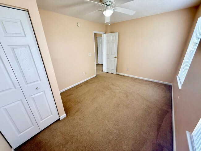 Building Photo - 1700 Polaris Dr