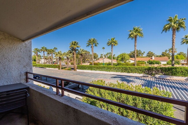 Building Photo - 7350 N Vía Paseo Del Sur