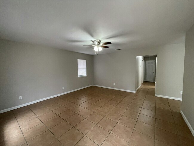 Building Photo - 2118 Thousand Oaks Dr