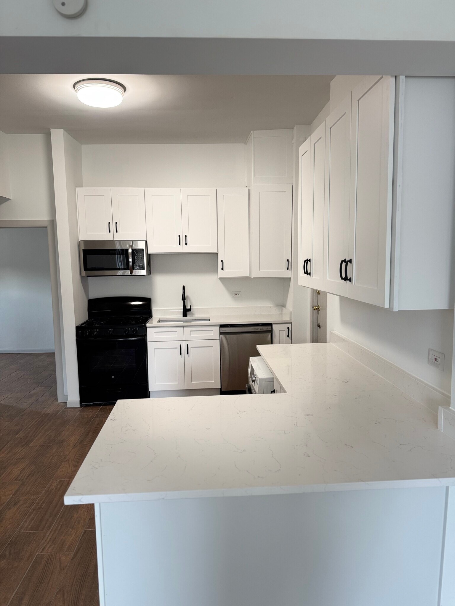 Building Photo - 2814 N Racine Ave