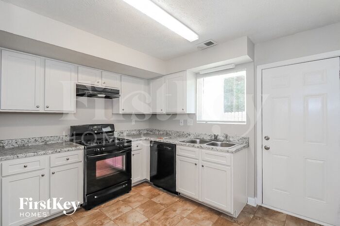 Building Photo - 3824 London Dr