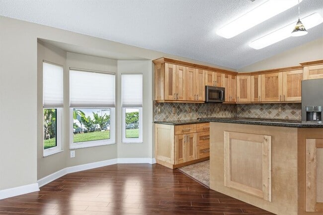 Building Photo - 349 Fountainview Cir