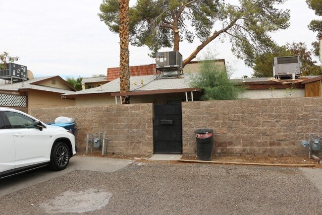 Building Photo - NO SHOWINGS UNTIL 12/15/25