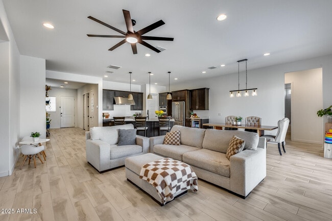 Building Photo - 7694 W Desert Spoon Dr