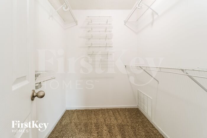 Building Photo - 9934 Stonebridge Dr