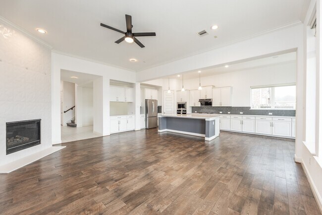 Building Photo - 25514 Kearsley Dr