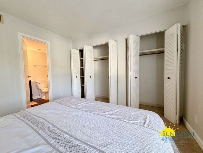 Building Photo - Charming Condo unit in Gated Community of ...