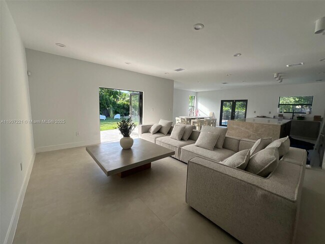 Building Photo - 12790 SW 91 Ave