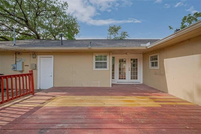 Building Photo - 8045 Ridgeview Dr